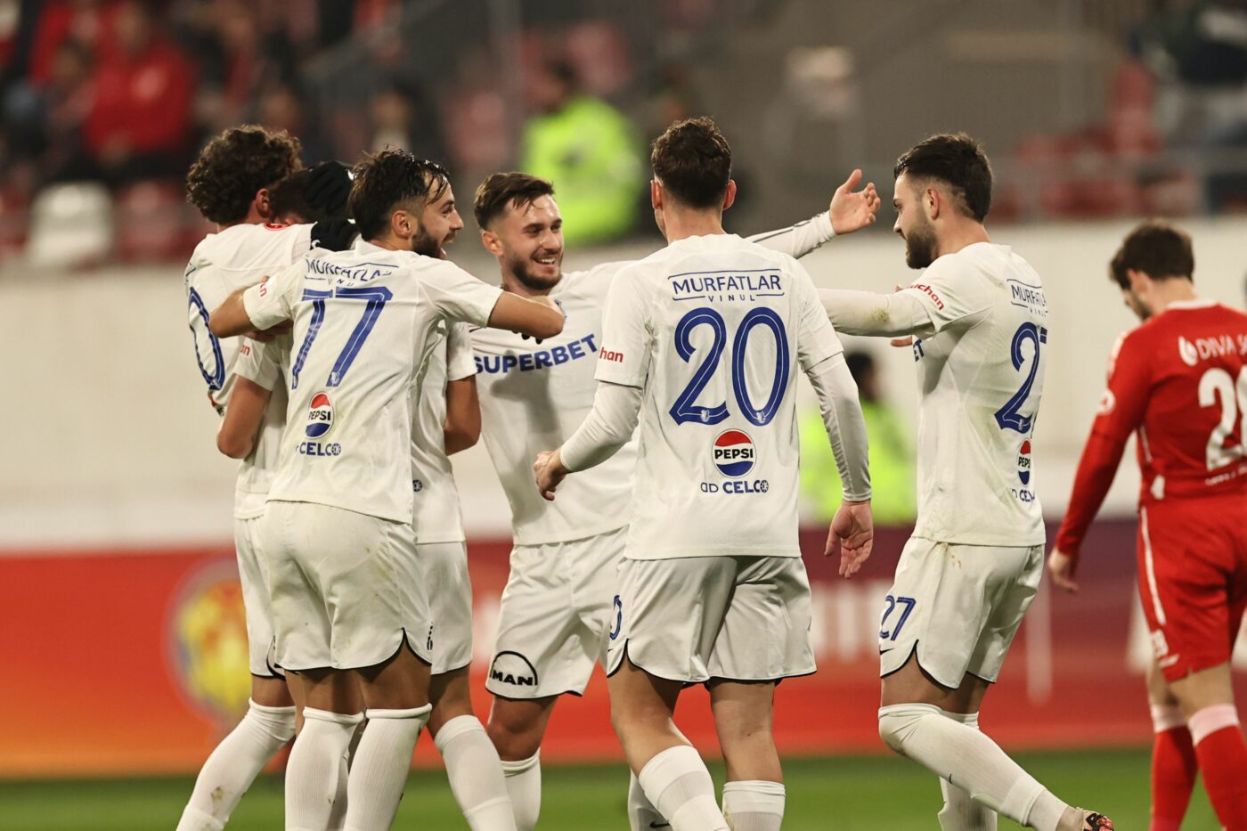 Puștii lui Hagi, lecție pentru trupa lui Rednic! UTA – Farul 1-5 și echipa „Regelui” e în sferturile Cupei României
