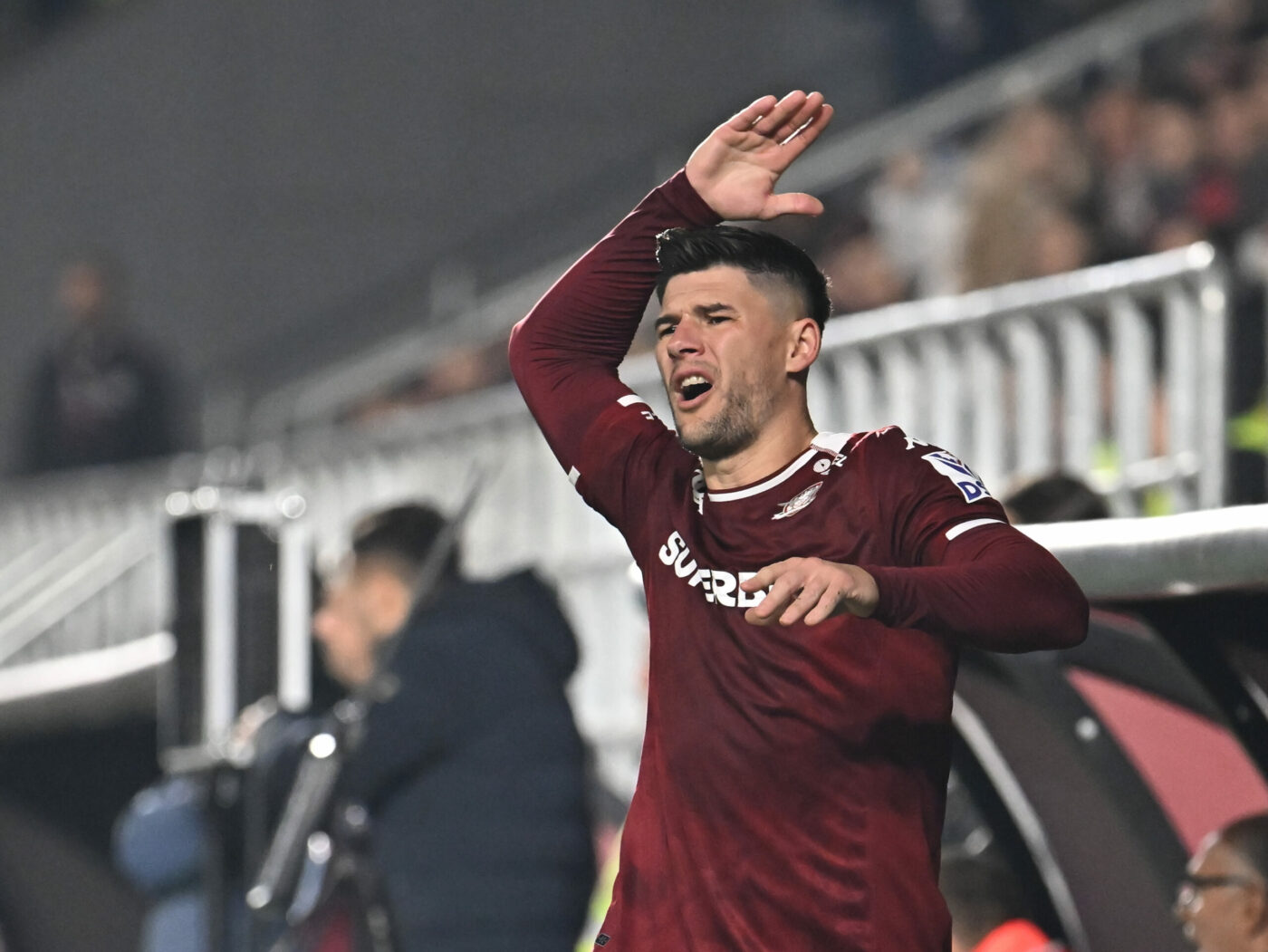 Situație explozivă la Rapid cu Cristian Săpunaru: „Nu poți fi lider dacă ești rezervă! Să îi spună în față să-și găsească altceva”. EXCLUSIV