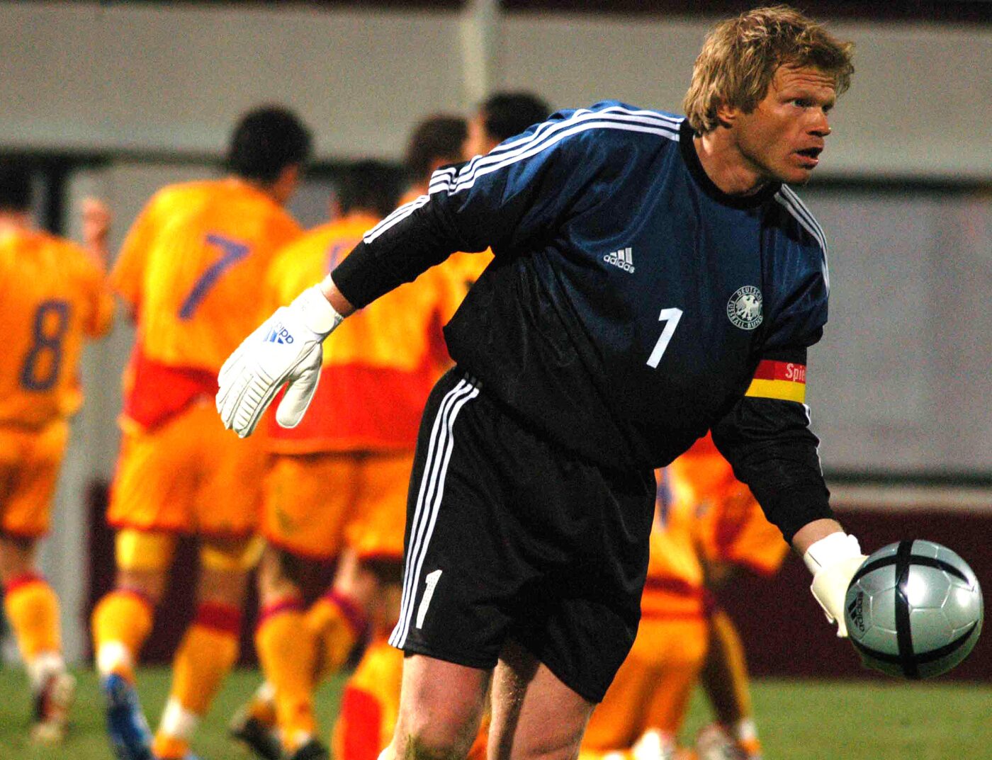 Top cinci dueluri fabuloase în imagini: ce jucători români n-ai fi crezut că au blocat starurile fotbalului mondial Steven Gerrard, Vincent Kompany, Paul Scholes, Nigel de Jong și Oliver Kahn!