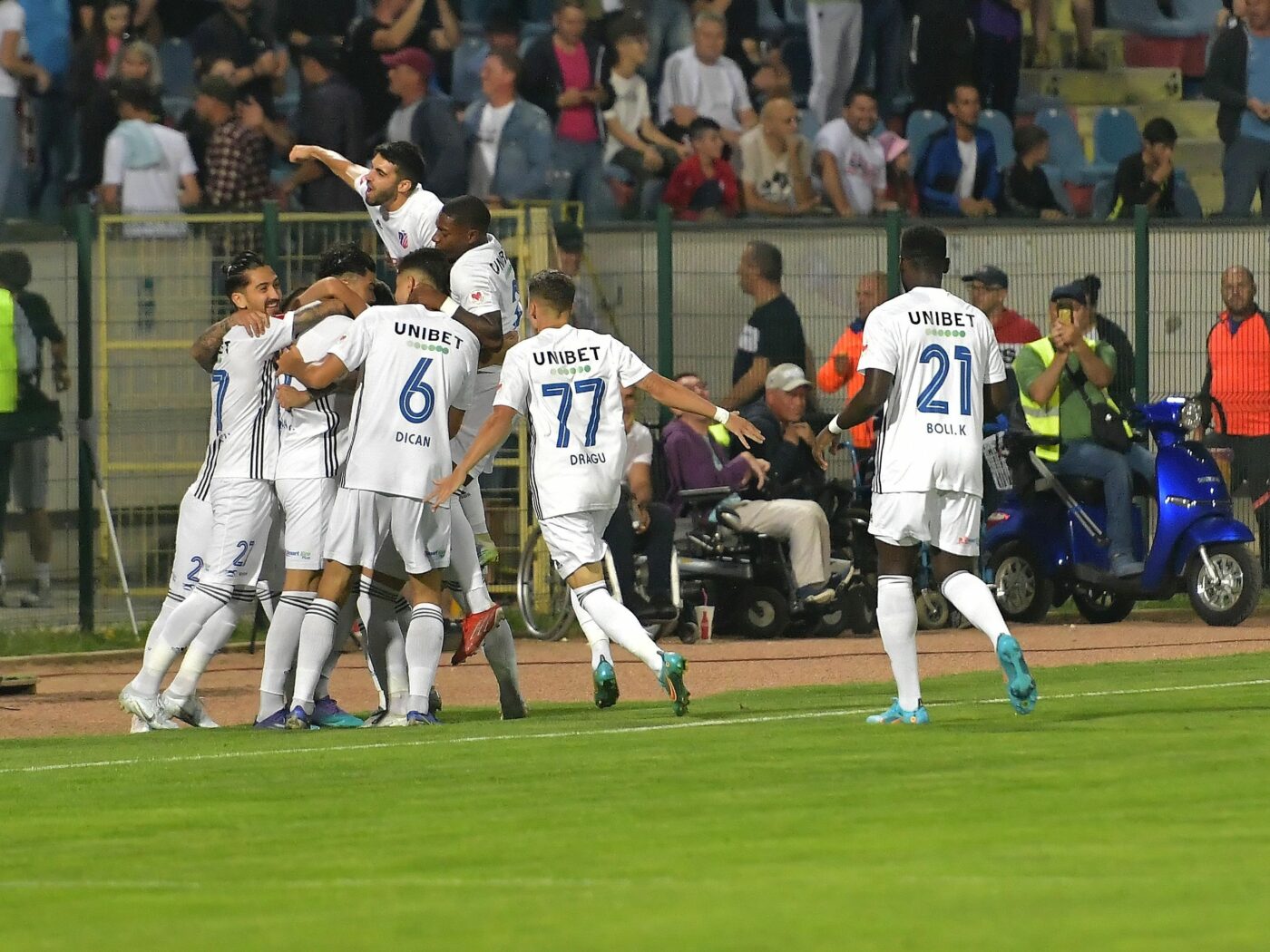 Transfer de play-off în Superliga! Golgheterul a refuzat oferta patronului care l-a ajutat cel mai mult în carieră pentru a juca la un club cu pretenții: „Simt că se duce la ei. La noi nu vine sigur”. EXCLUSIV