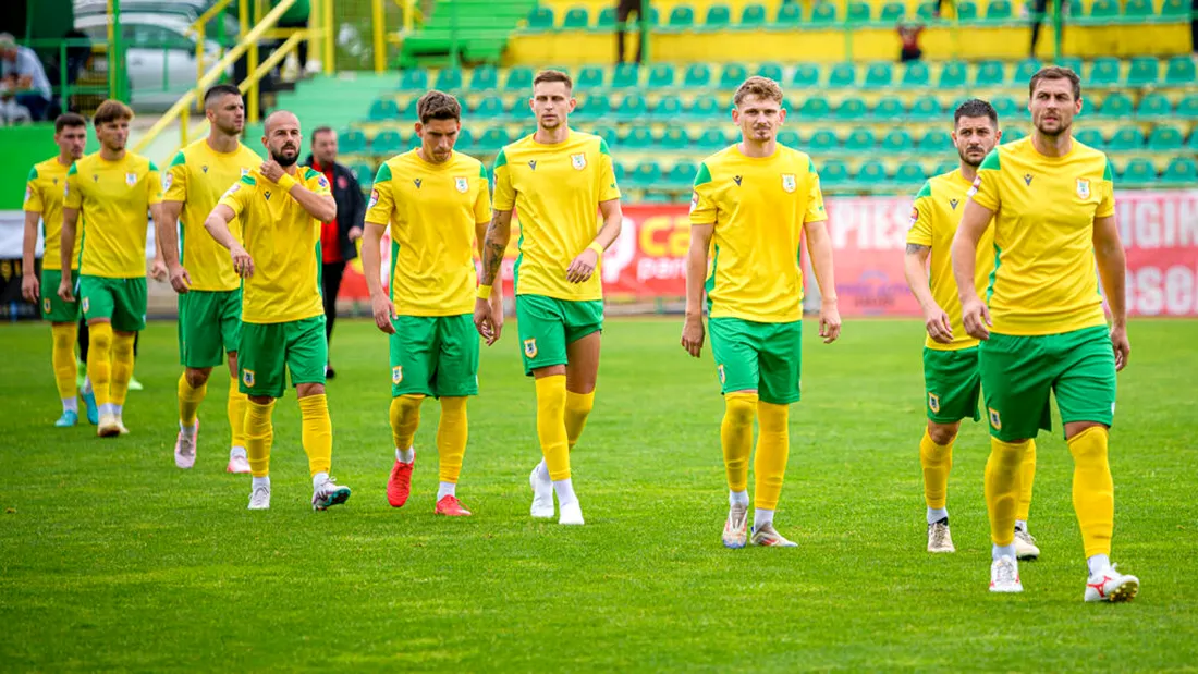 Așa arată dezastrul de la echipa care a fost la un pas de promovarea în Superliga și care acum e ca și falimentată! „Nu am luat salariul de șase luni. Au tăiat cele două mese. Fotbaliștii nu au ce mânca și nici bani de chirie”. EXCLUSIV