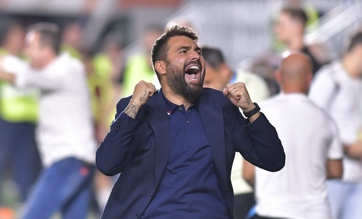 „Antrenorul Adrian Mutu n-are niciun drept să vorbească! Ai stat trei secunde acolo și două secunde dincolo. Tu nu te uiți în oglindă?! Locul tău e aplecat, în reclame!”. Un tehnician cu trei decenii de experiență îl face praf pe „Briliant”. EXCLUSIV