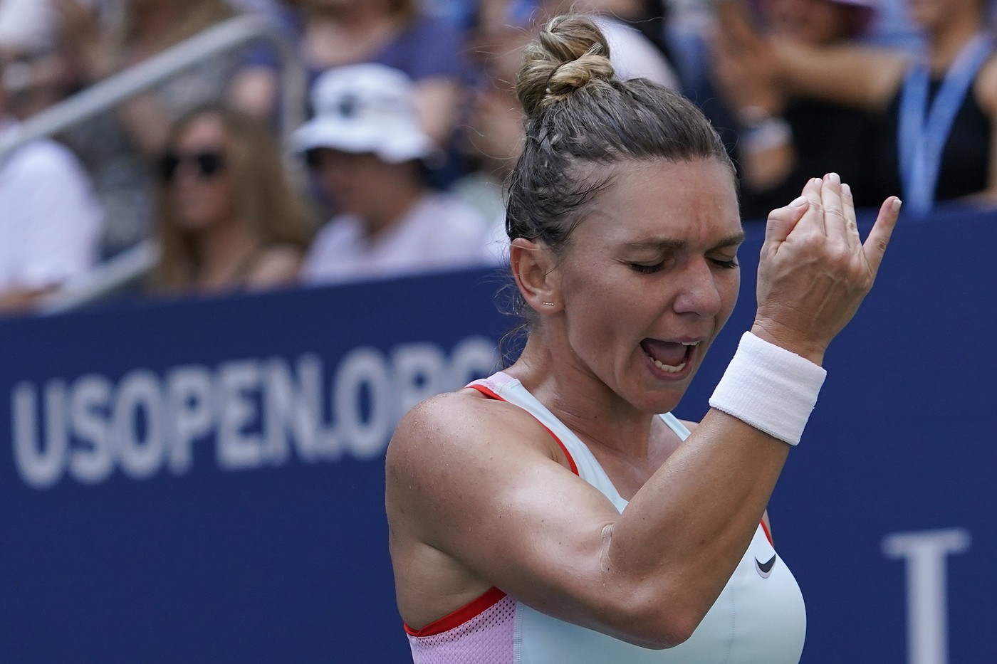 „Femeia a primit trei săptămâni de suspendare, a jucat două turnee, apoi a fost iar suspendată. Ce e asta?”. Simona Halep, reacție incendiară pentru britanici, în care a refuzat să-i rostească numele Igăi Swiatek