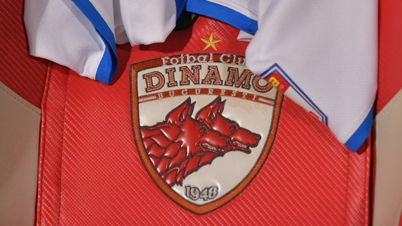 „Să nu bage ceva, pentru asta”. Fotbaliștii lui Dinamo București, duși să mănânce la ambasada României înaintea meciului de frică să nu le fie otrăvită mâncarea