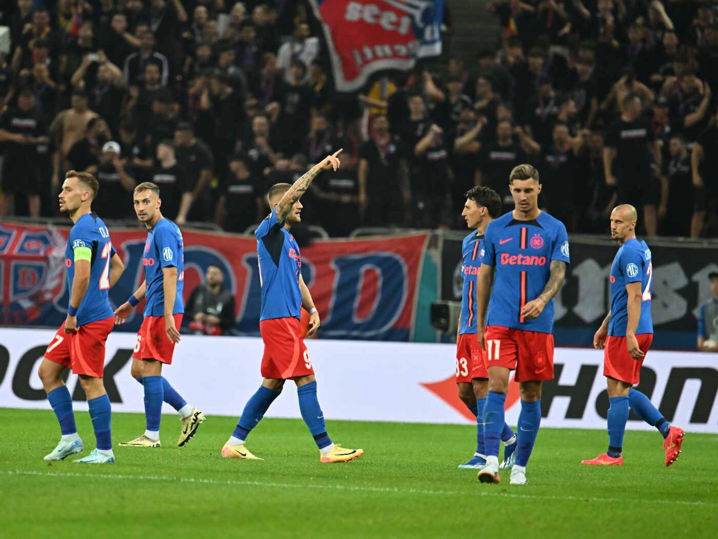 „Te trezești că ai nevoie de cineva care să te ajute la fiecare pas. Să te ducă la baie, la duș, să te sprijine”. Calvarul unui fotbalist de top de la FCSB