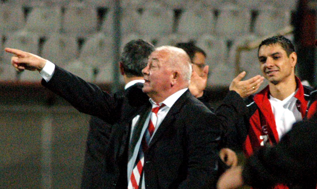 A condus Steaua şi Dinamo: „Am trecut de la scrumiera lui nea Ion Alecsandescu, cu Kent-urile lui, la ceștile de cafea aruncate pe la tribuna oficială”