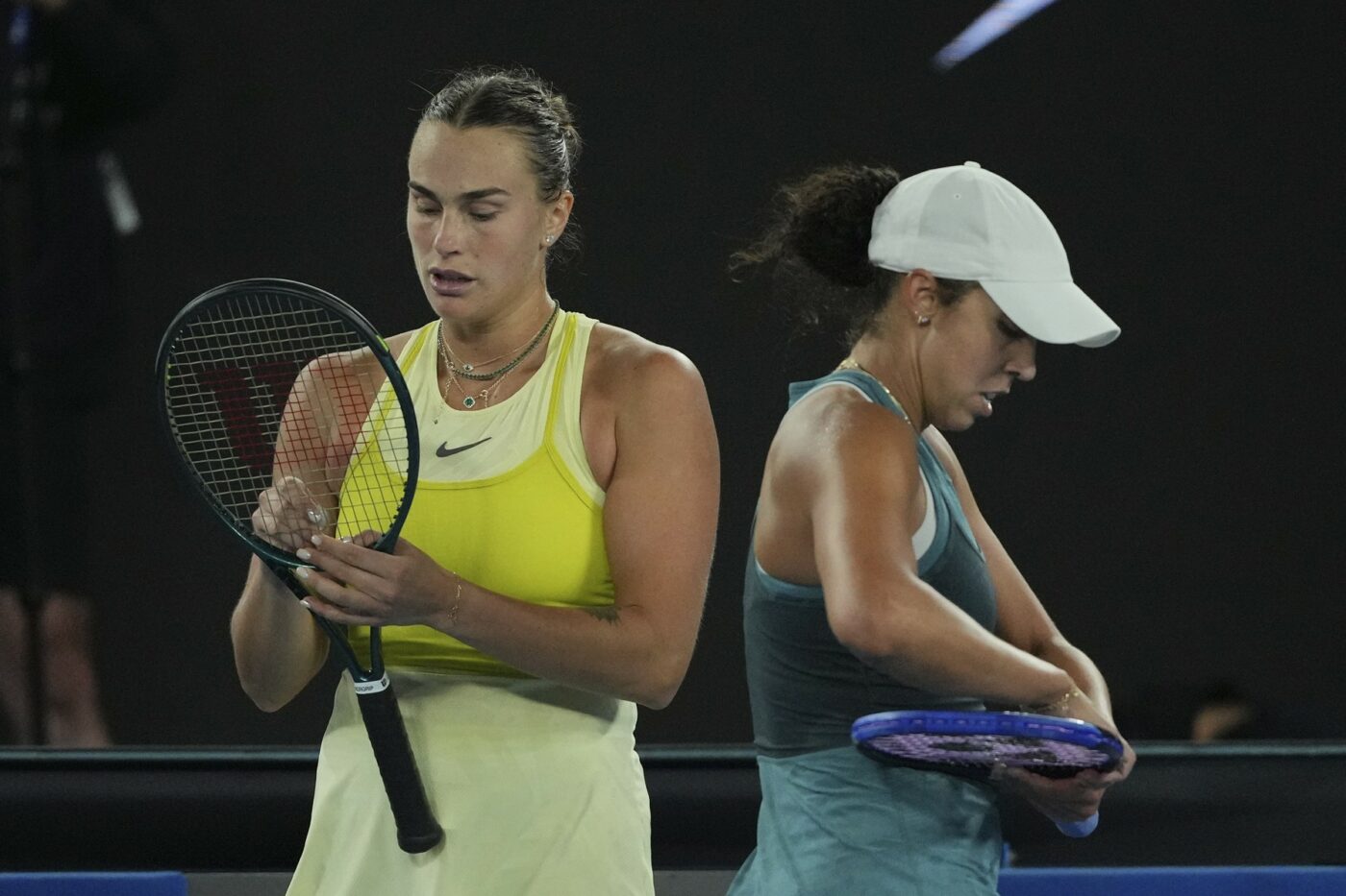 A mers prea departe. Gestul grosolan al bielorusei Aryna Sabalenka cu trofeul învinsei de la Australian Open