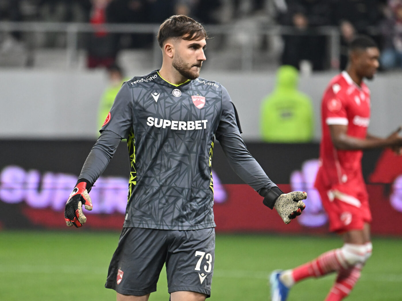 Goalkeperul lui Dinamo, Alexandru Roșca, câștigă teren în lupta pentru lotul U 21 al României de la EURO 2025. „A crescut mult în valoare. Sunt vreo patru portari pentru trei locuri”. EXCLUSIV