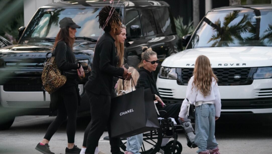 Anna Kournikova e de nerecunoscut. Imagini cu rusoaica de 43 de ani, considerată cândva cea mai frumoasă sportivă a lumii, în scaun cu rotile