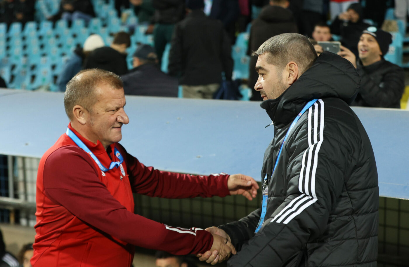 Antrenorul din Superliga, la un pas de a fi dat afară: Liviu Ciobotariu e pregătit să îi ia locul imediat! Dorinel Munteanu, a doua variantă