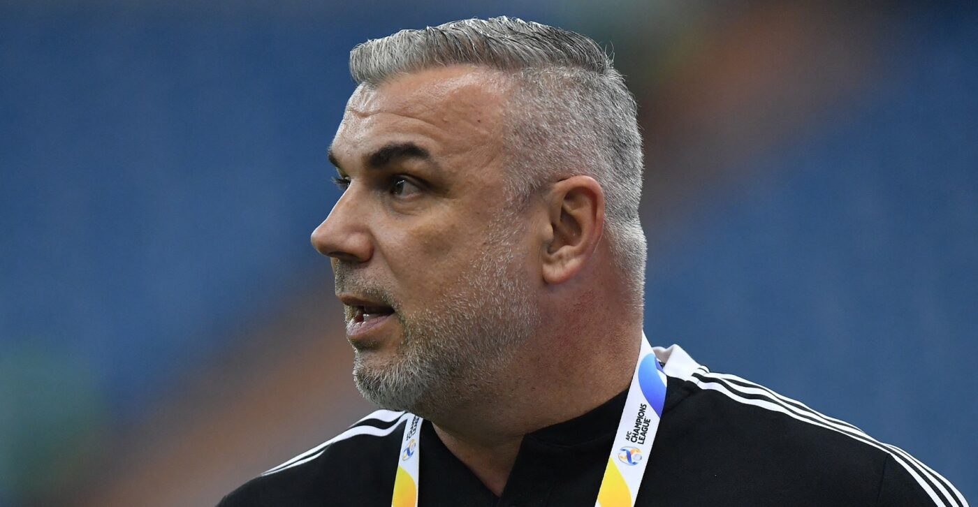 Cosmin Olăroiu a declanșat un război intern la arabi, cu șefii clubului. Mesajul clar al românului, în public, a pus gaz pe foc: „Pierdem tot!”