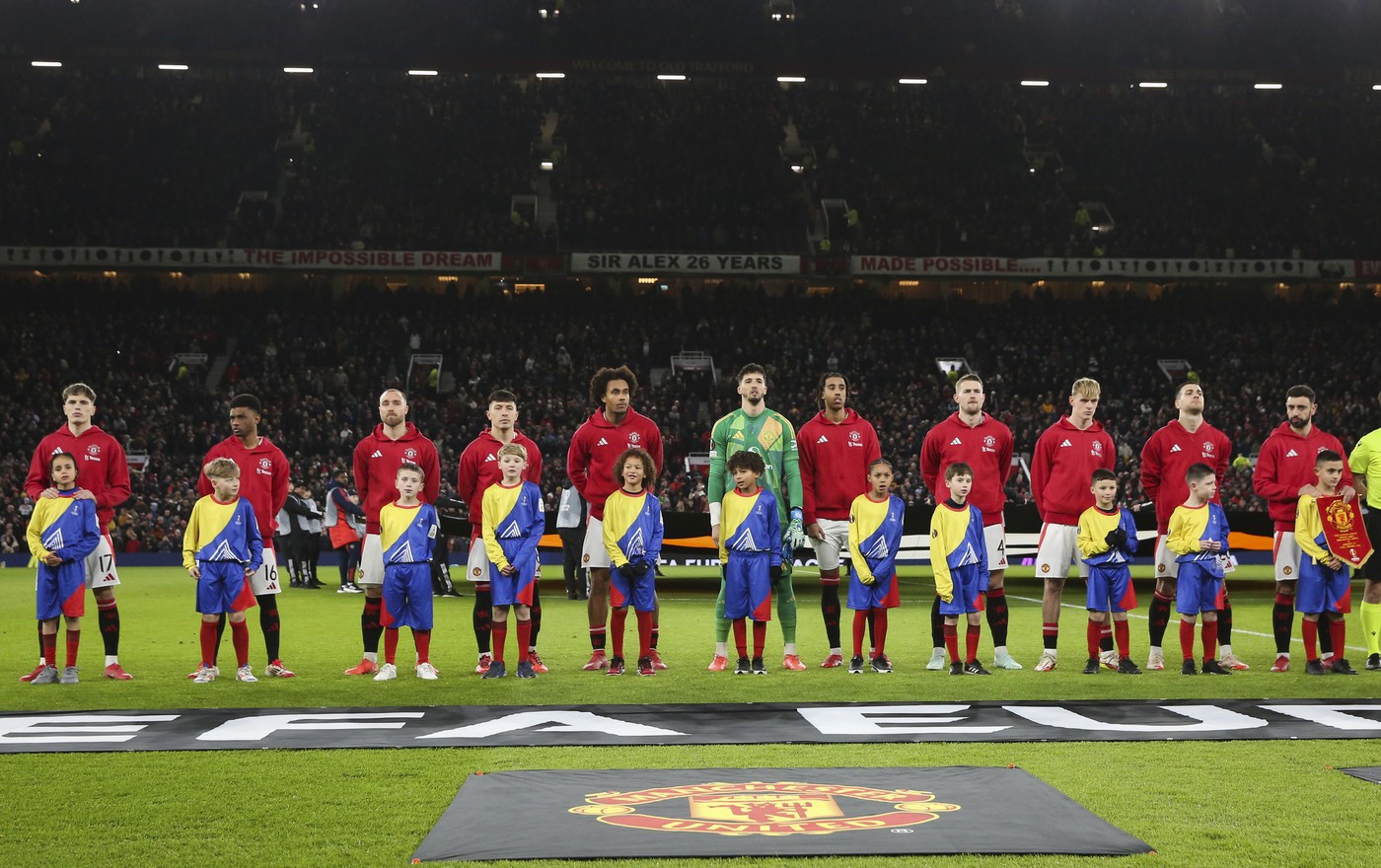 Cum i-au şocat şefii lui Manchester United pe jandarmii români sub acoperire, când au descoperit Bucureştiul anilor 2000: „Le-a plăcut mult votca. Nu le venea să creadă câtă pot să cumpere cu 100 de lire”. EXCLUSIV