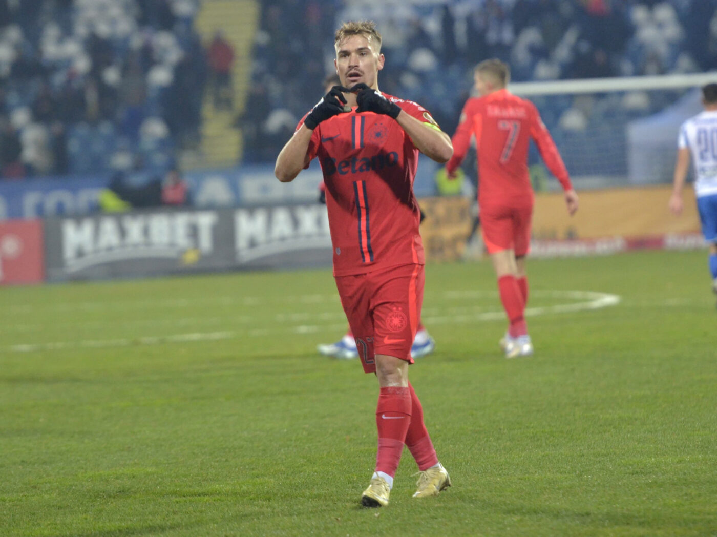 Darius Olaru, salariu de 1.000.000 de euro pe an. Impresarul Giovanni Becali nu l-a putut găsi pe mijlocașul FCSB pentru a semna contractul de transfer