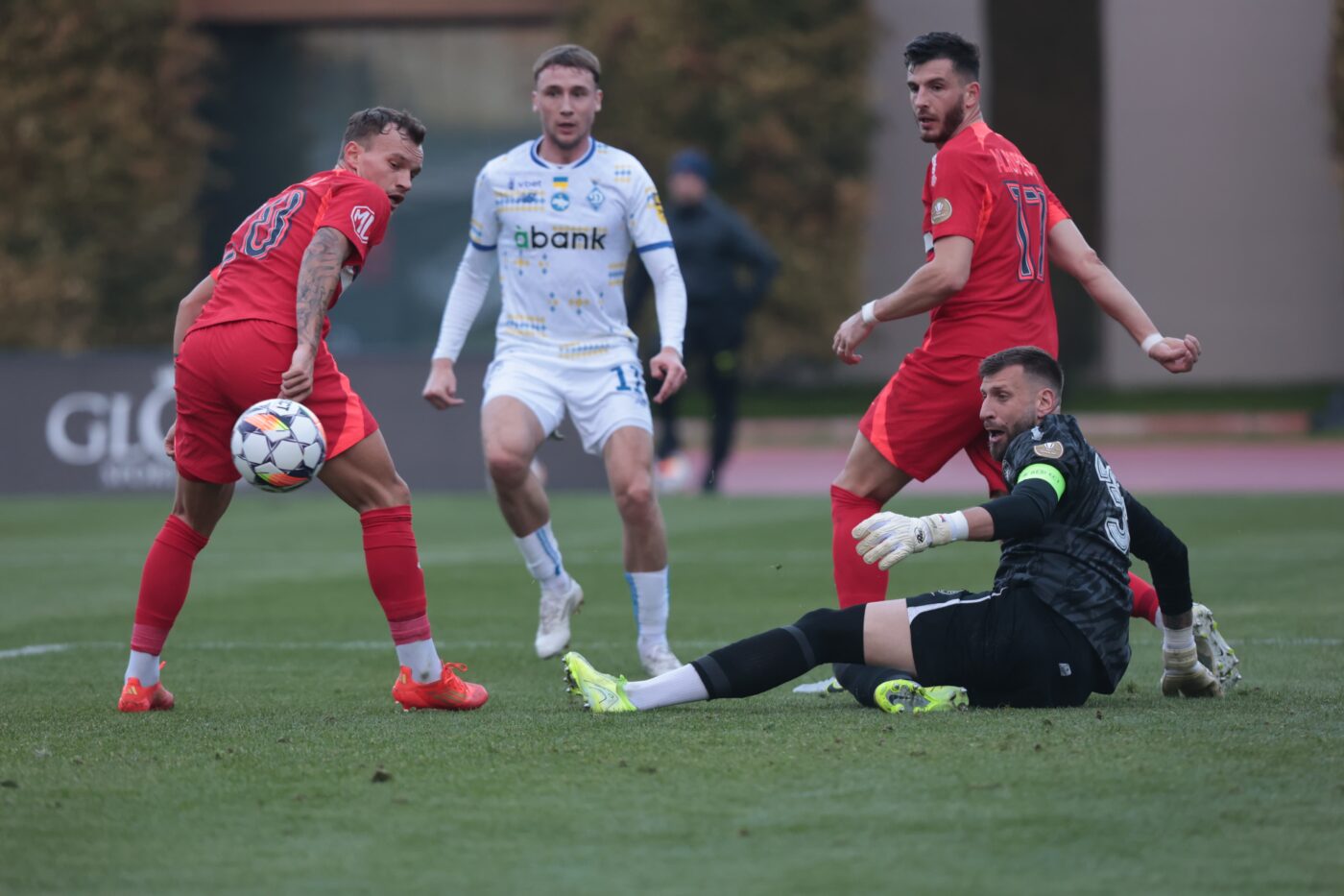 Debut de coşmar pentru căpitanul Lukas Zima! Banderola de la FCSB atârnă greu: a luat gol cu călcâiul după ce a gafat nepermis!