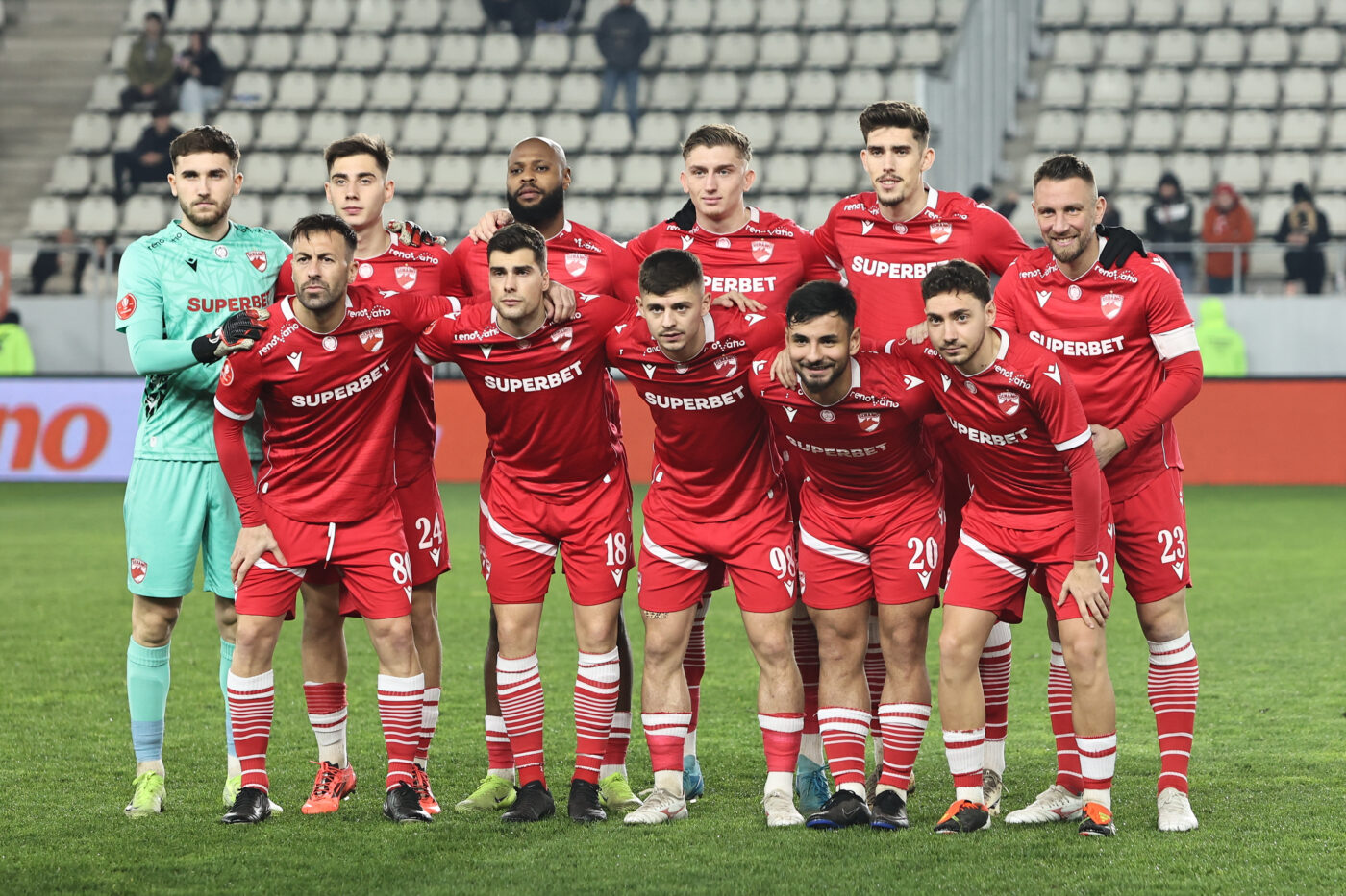 Dinamo a scos banii și l-a transferat, iar fotbalistul a venit direct în cantonamentul din Antalya! Și-a făcut deja prima poză cu tricoul alb-roșu