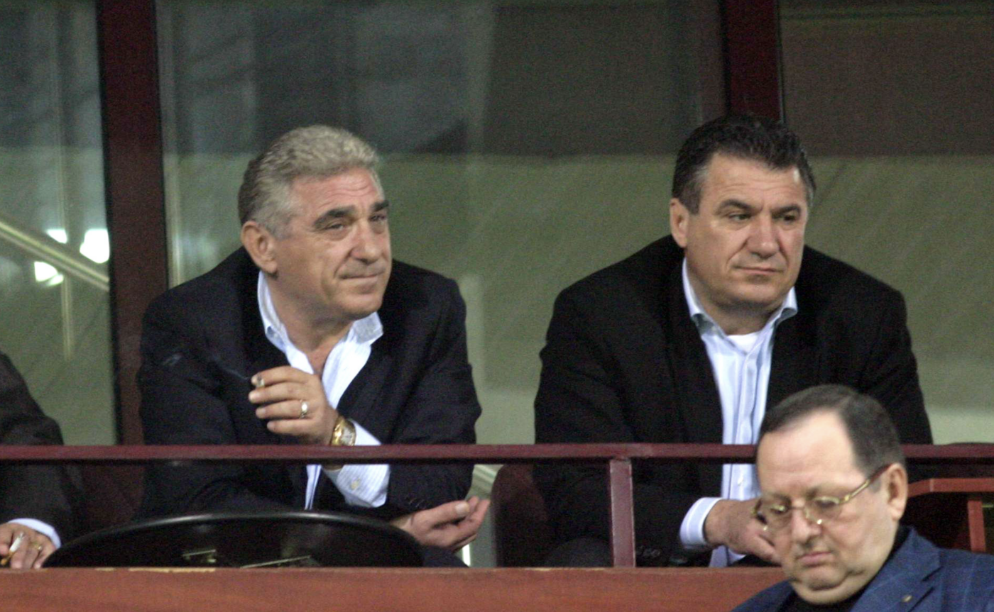 Doi fotbalişti români, internaționali de tineret, în probe la Ajax Amsterdam: „Giovanni şi Victor Becali au venit cu această propunere”