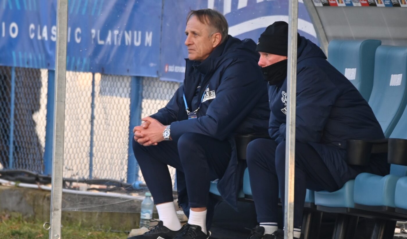 Emil Săndoi, ca și demis de Poli Iași. Îl înlocuiește un antrenor care n-a mai activat în Superliga de 4 ani
