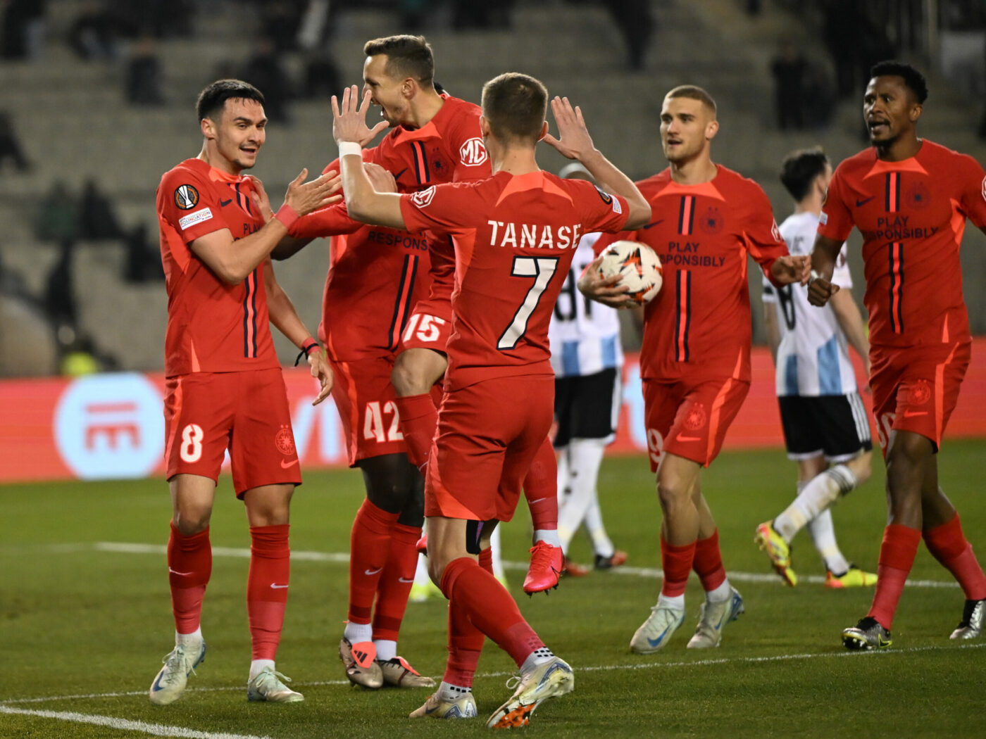 Fanii s-au dezlănțuit, după Qarabag – FCSB 2-3, împotriva fotbalistului transferat de la CFR Cluj: „Să fie dat afară!”