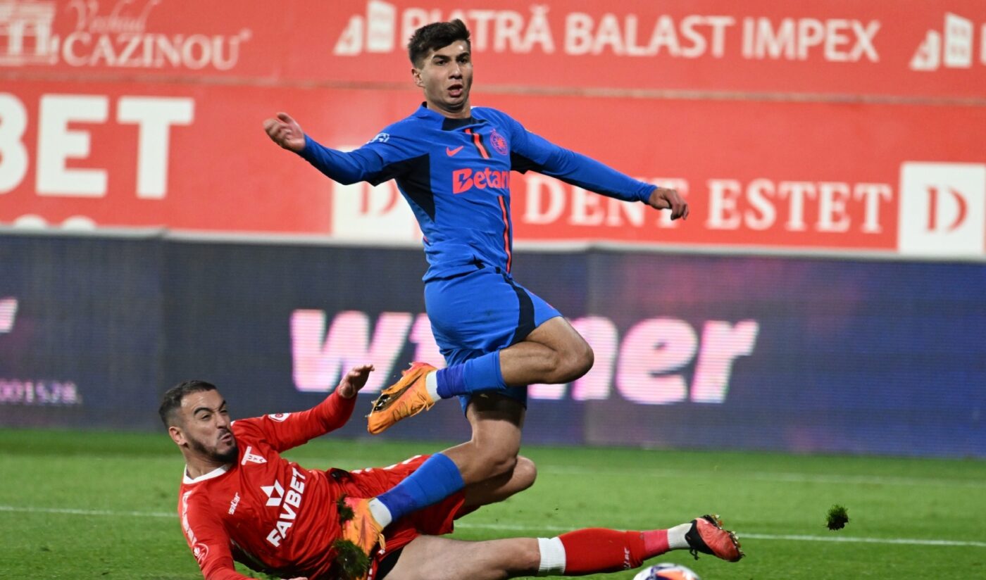 Fază extrem de controversată! Szabolcs Kovacs, din camera VAR, l-a chemat pe Viorel Flueran: centralul a dat penalty pentru FCSB cu UTA
