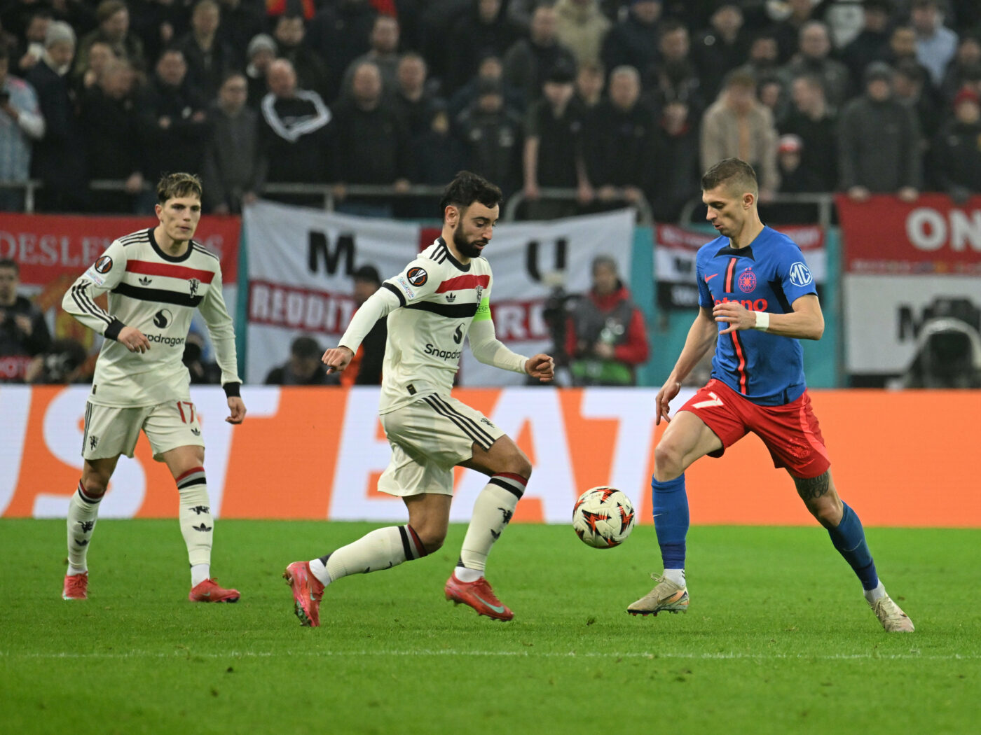 Florin Tănase a pus tunurile pe colegii și pe antrenorii săi, după FCSB – Manchester United 0-2. Reproșuri, în direct, fără menajamente: „Să fim mai atenți”
