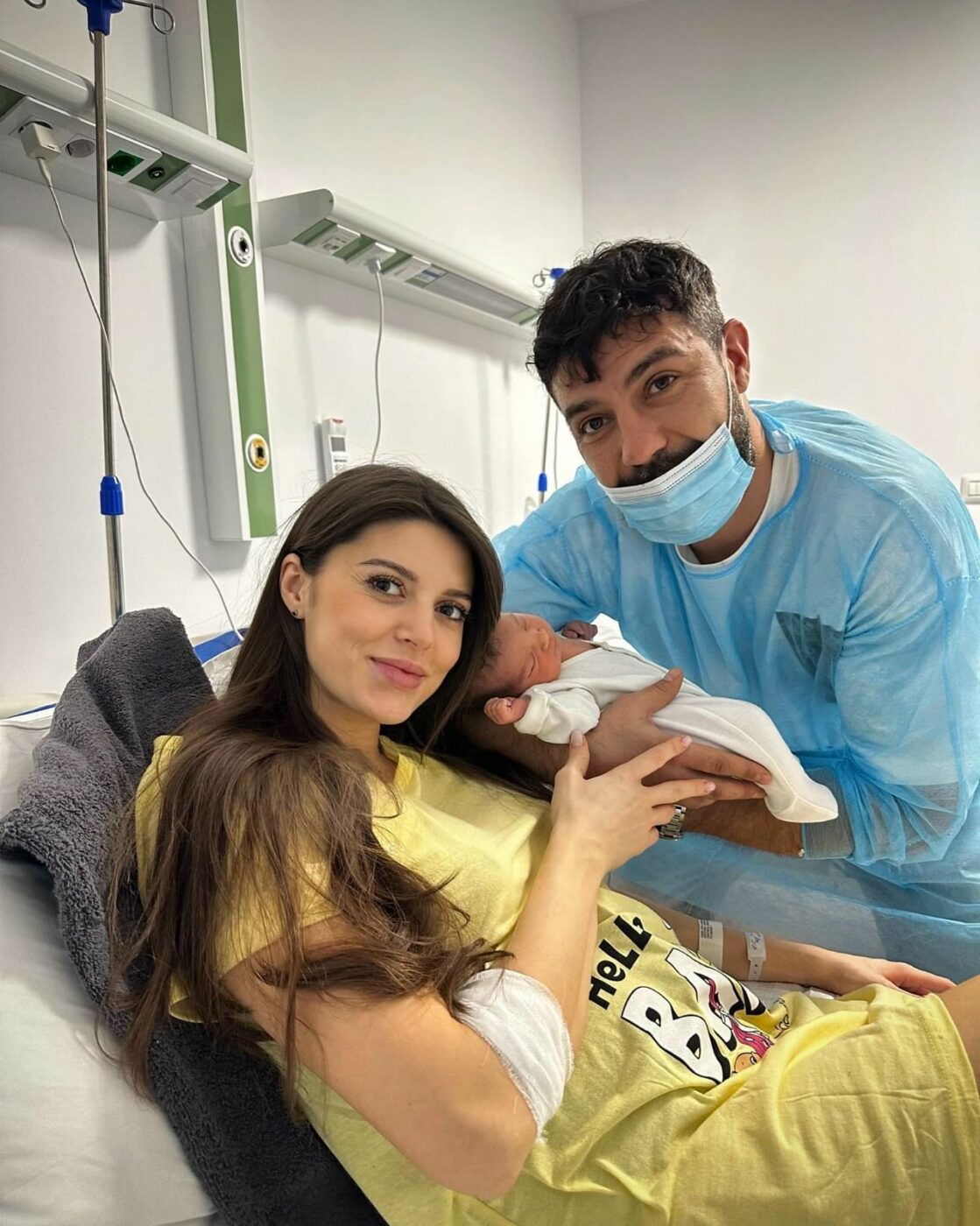 Fostul internațional român a devenit din nou tată la 40 de ani. E căsătorit cu o cunoscută cântăreață de muzică populară