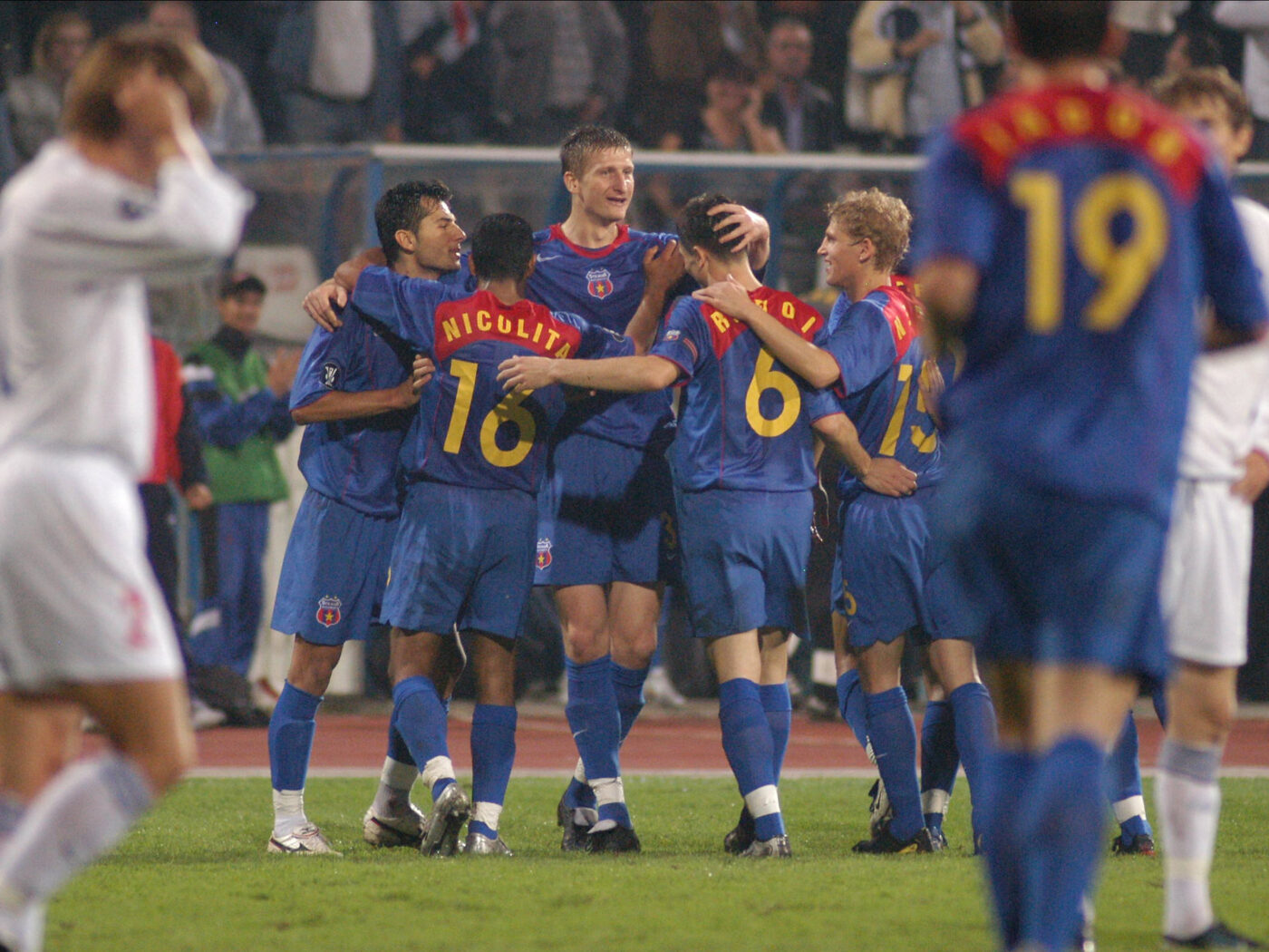 „I-a spus soției lui să aducă din seif o mie de parai”. Fotbalistul care a scris istorie la FCSB, negocieri ca în filmele cu magnați de la Hollywood cu patronul echipei din România