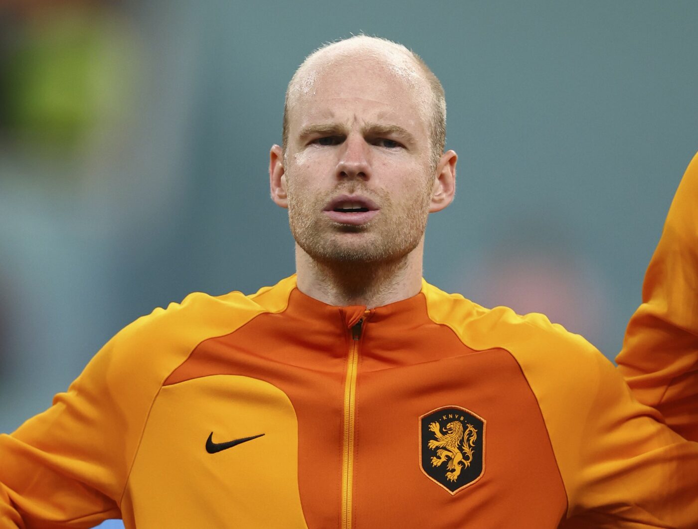 Fotbalistul lui Ajax Amsterdam a primit cartonașul roșu, dar a fost lăsat să joace în continuare, după ce a discutat cu adversarii și aceștia și-au dat acordul