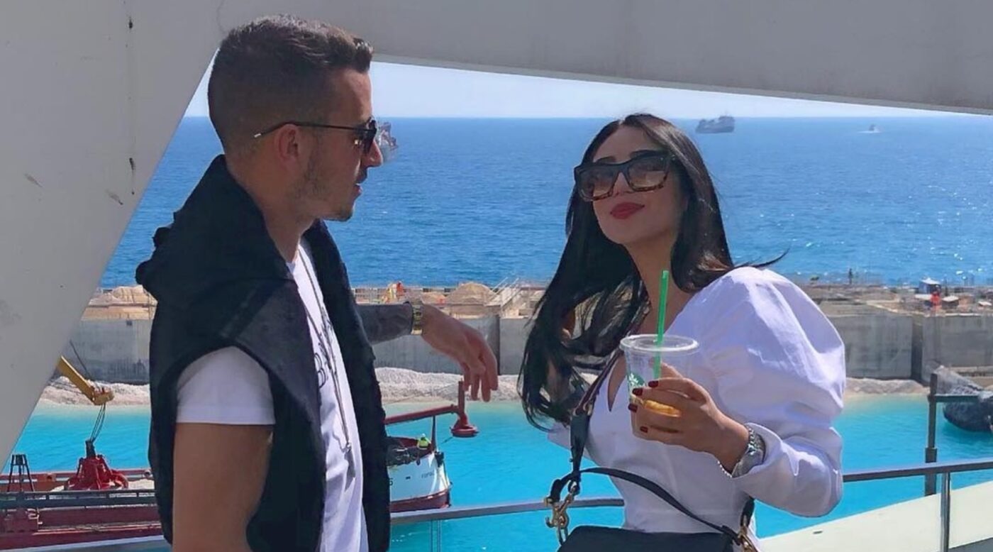 Fotbalistul şi soția lui, model, au fost jefuiți. Hoții le-au pus arma la cap
