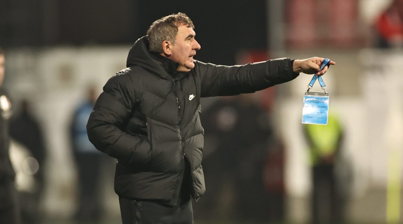 Gică Hagi, înjurături ca la ușa cortului după ce Denis Alibec a primit cartonașul roșu: „Bag p**a în morți și în tot!”. „Regele” și-a ieșit din minți: „La revedere, 7.000!”. VIDEO
