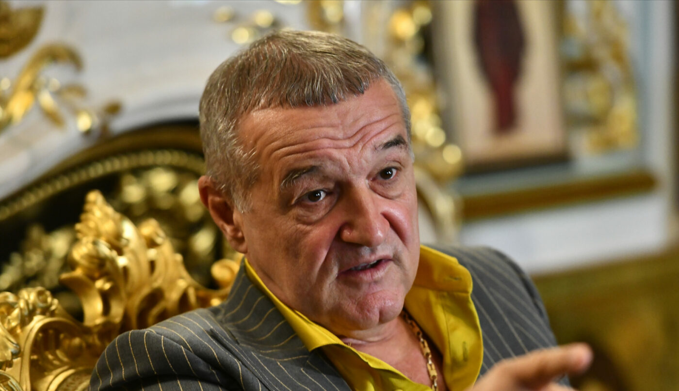Gigi Becali n-a mai suportat și a luat decizia după 45 de minute! Fotbalistul, OUT de la FCSB la pauza meciului cu Manchester United