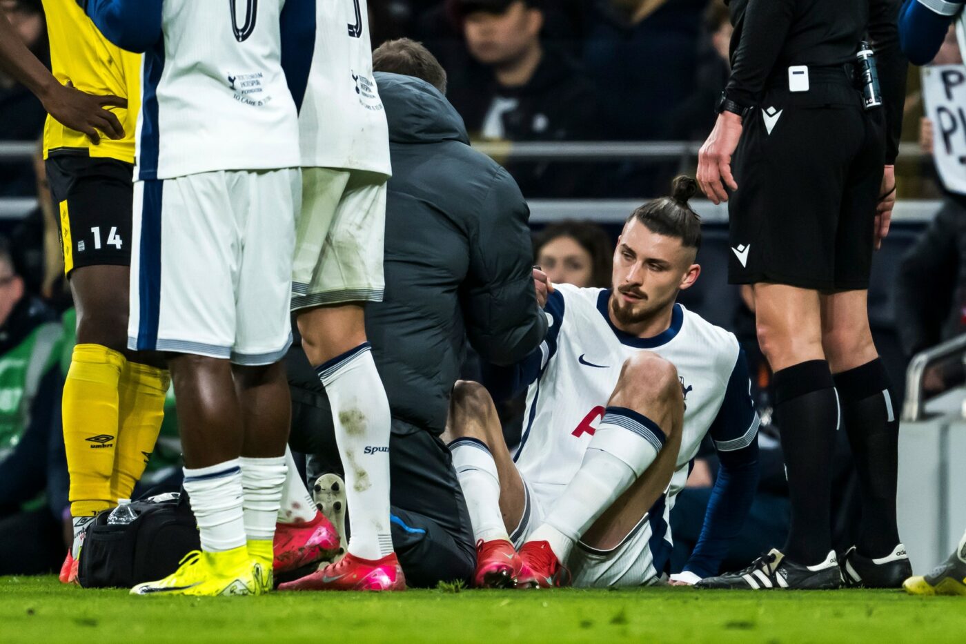 Impresarul lui Radu Drăguşin are amănunte despre accidentarea suferită de fundaşul lui Tottenham. Ce se întâmplă acum