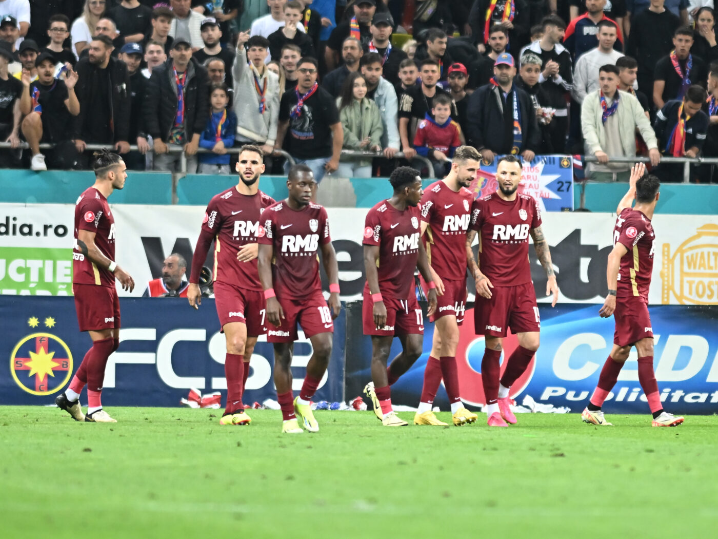 Internaționalul lui Mircea Lucescu, pus pe liber de CFR Cluj, nu se dă plecat. „A primit oferte, dar nu le-a acceptat”