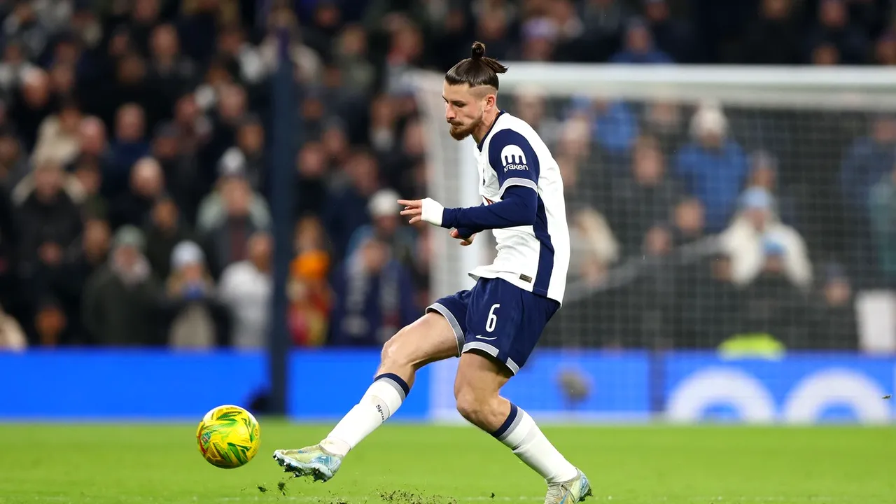 Englezii de la The Sun, titlu şocant după ce Radu Drăguşin şi Tottenham s-au prăbuşit în zona retrogradării din Premier League