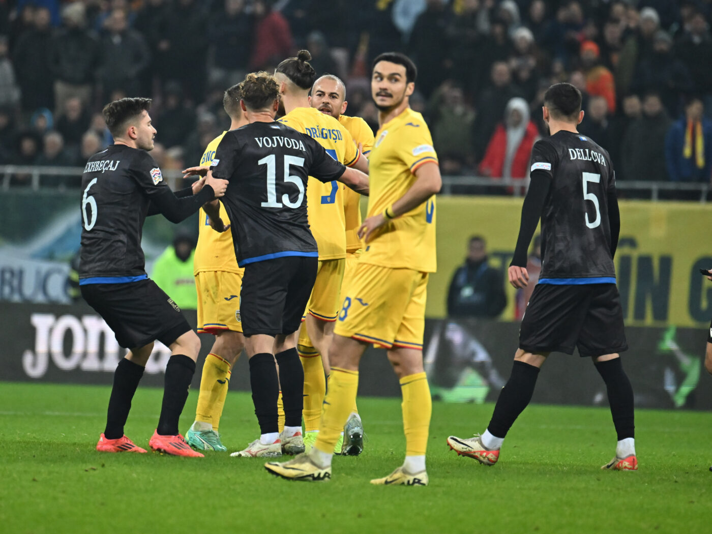 La două luni de la România – Kosovo, fotbalistul a decis să rupă tăcerea. Ce s-a întâmplat în vestiarul kosovar: „De asta am decis aşa. UEFA a văzut totul”