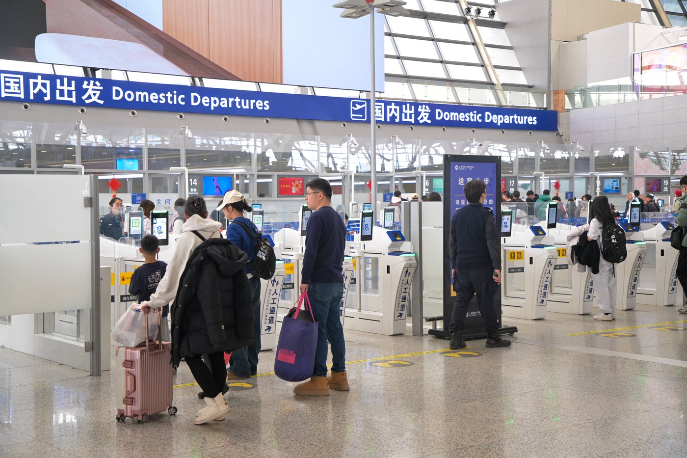 Le-au furat ceasuri de peste 1.000.000 de dolari din bagaje, la aeroport. „Nenorociții ăia de la control”