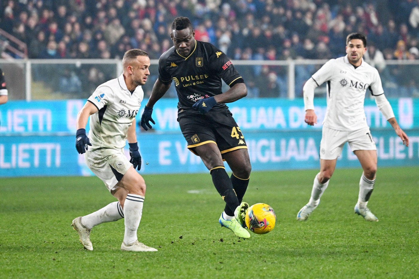 Mario Balotelli s-a săturat şi i-a dat un mesaj dur lui Dan Şucu. Italianul e pus pe scandal cu Genoa: „Chiar dacă unii nu vor”
