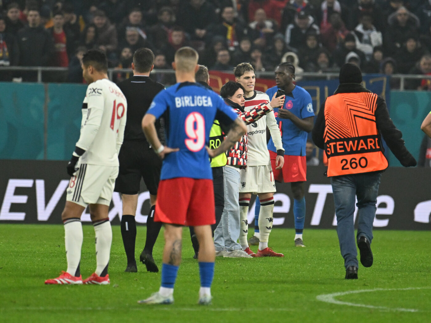 Oferta de nerefuzat a venit imediat după FCSB – Manchester United 0-2. Ce transfer!