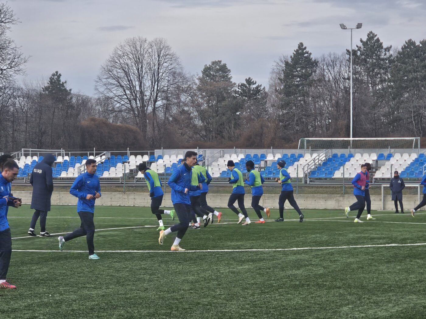 Poli Iași s-a reunit cu un lot restrâns, de doar 18 jucători. Un om important din staff-ul lui Emil Săndoi a plecat la o rivală din Superliga