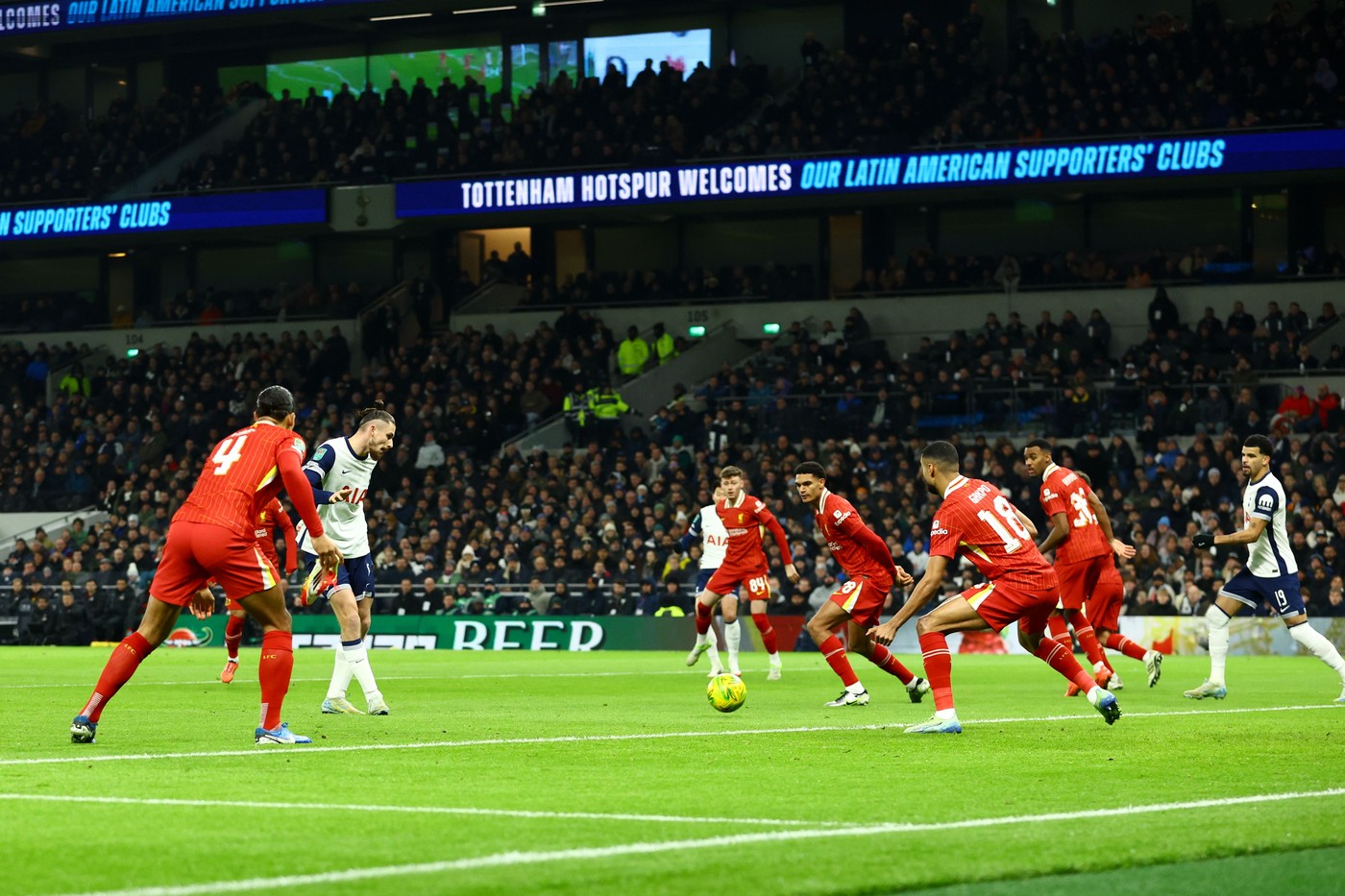 Presa din Anglia a reacționat după ce Radu Drăguşin a fost extrem de aproape să marcheze în Tottenham – Liverpool