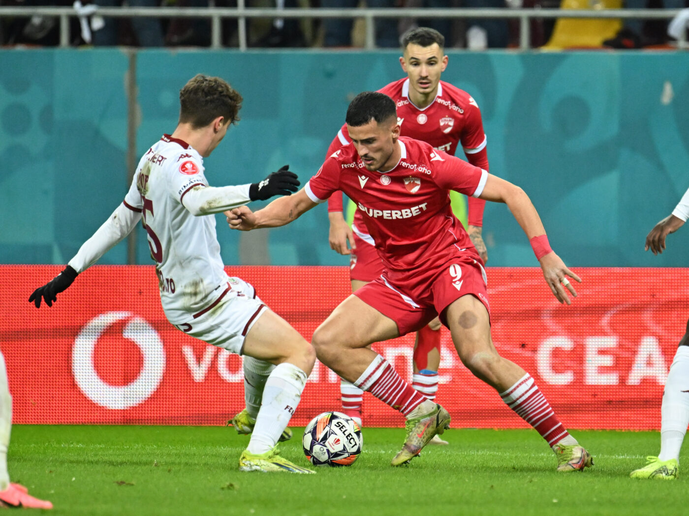 Prețul lui Astrit Selmani: 1.200.000 de euro pentru atacantul lui Dinamo București! Rapid București e interesată de transfer