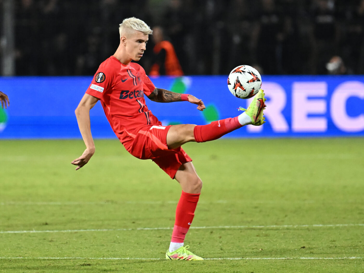 Primele veşti despre Tavi Popescu! Ce a pățit starul lui Gigi Becali de a fost schimbat în prima repriză a meciului FCSB – Dinamo Kiev 1-2. EXCLUSIV