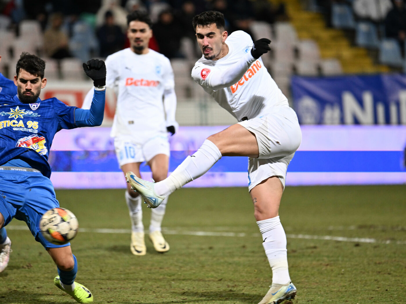 Primit ca un superstar! Andrei Ivan, asaltat de fanii turci pe aeroport, după transferul şoc de la Craiova