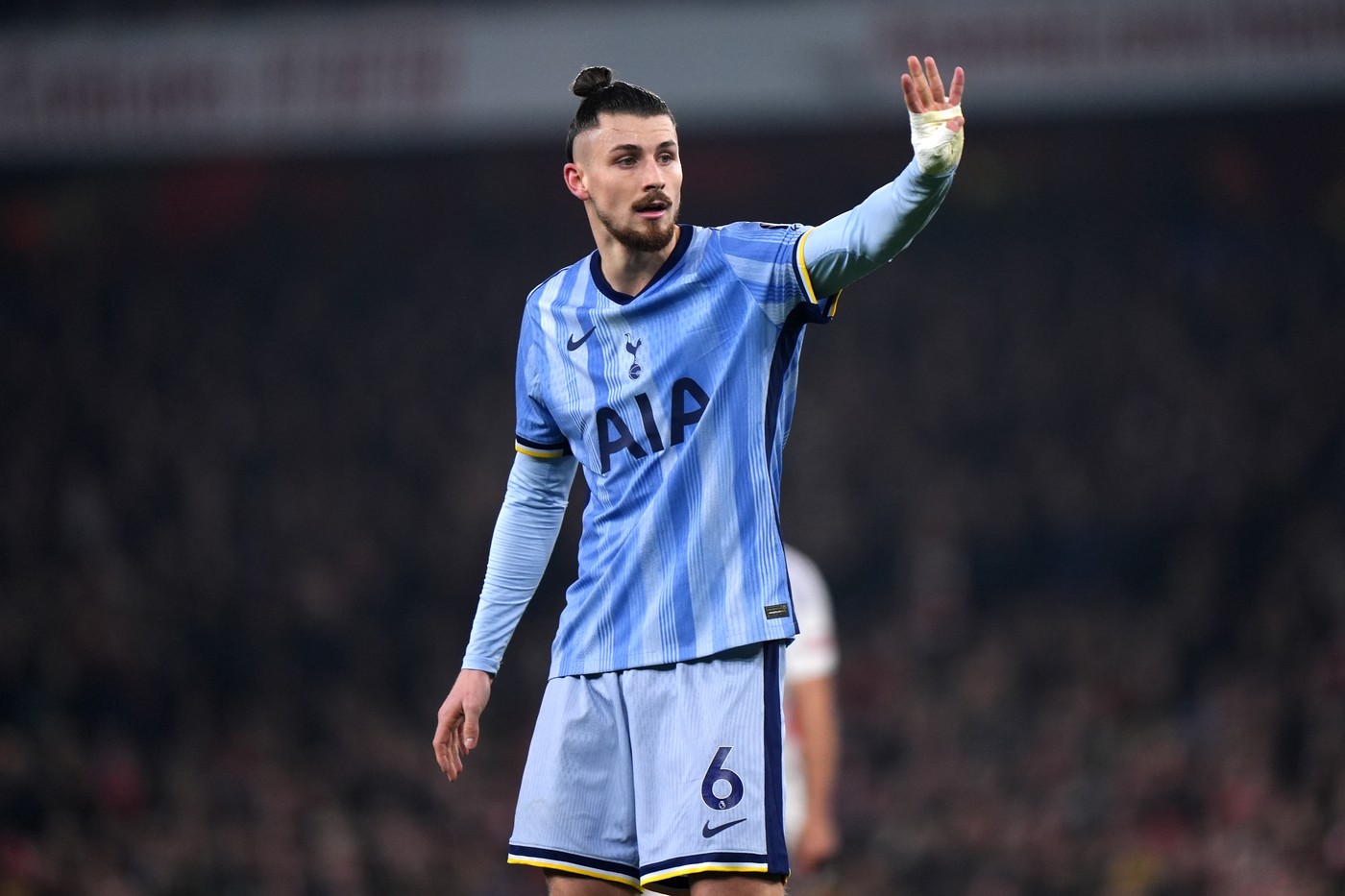 Radu Drăguşin, OUT de la Tottenham! Postecoglou l-a scos după 45 de minute de coşmar, cu o prestație jalnică şi o accidentare dură