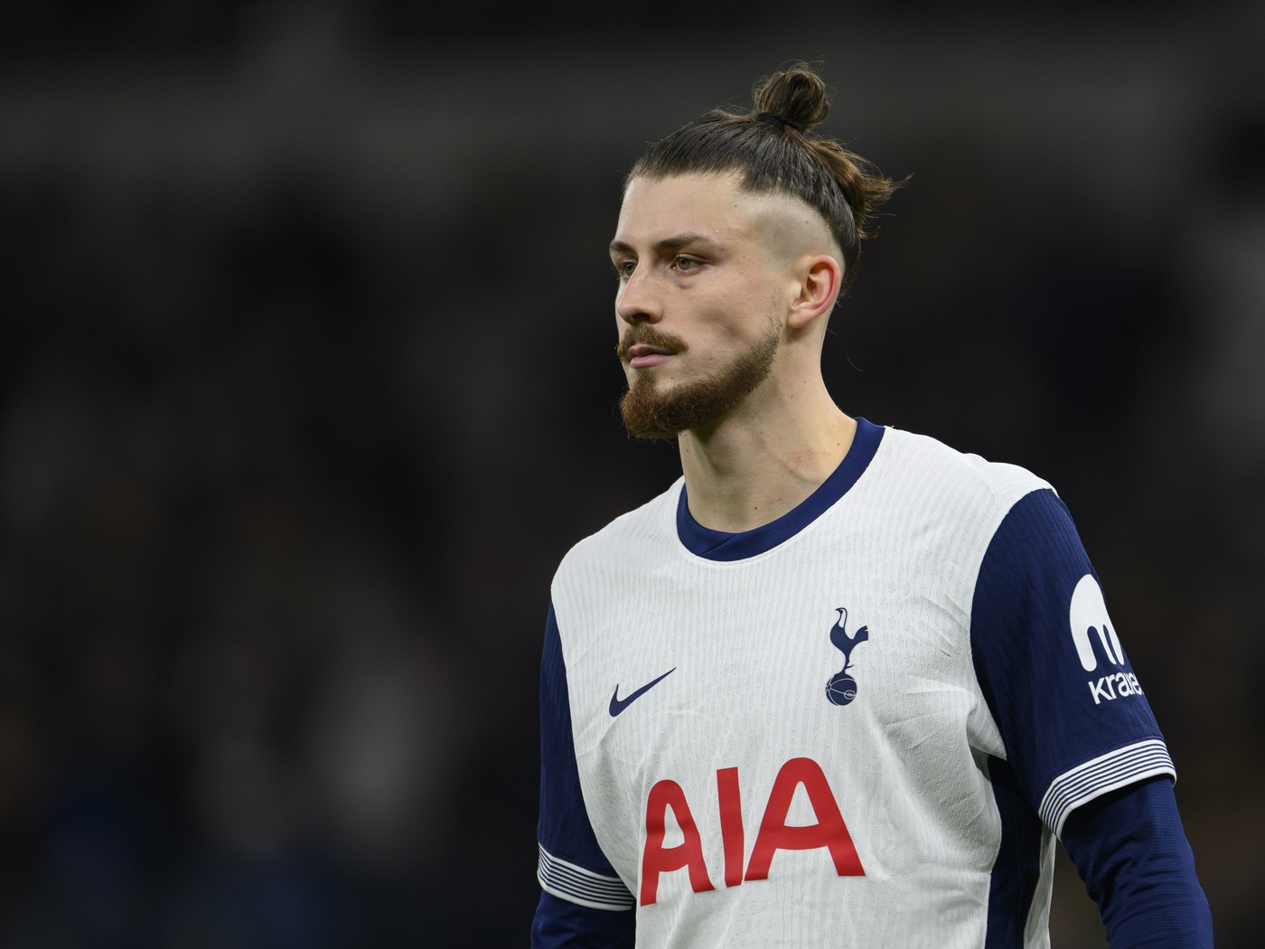 Radu Drăguşin, lovit de un virus care a făcut ravagii în lotul lui Tottenham. Anunțul englezilor despre român înaintea meciului direct cu atacantul de 180.000.000 de euro