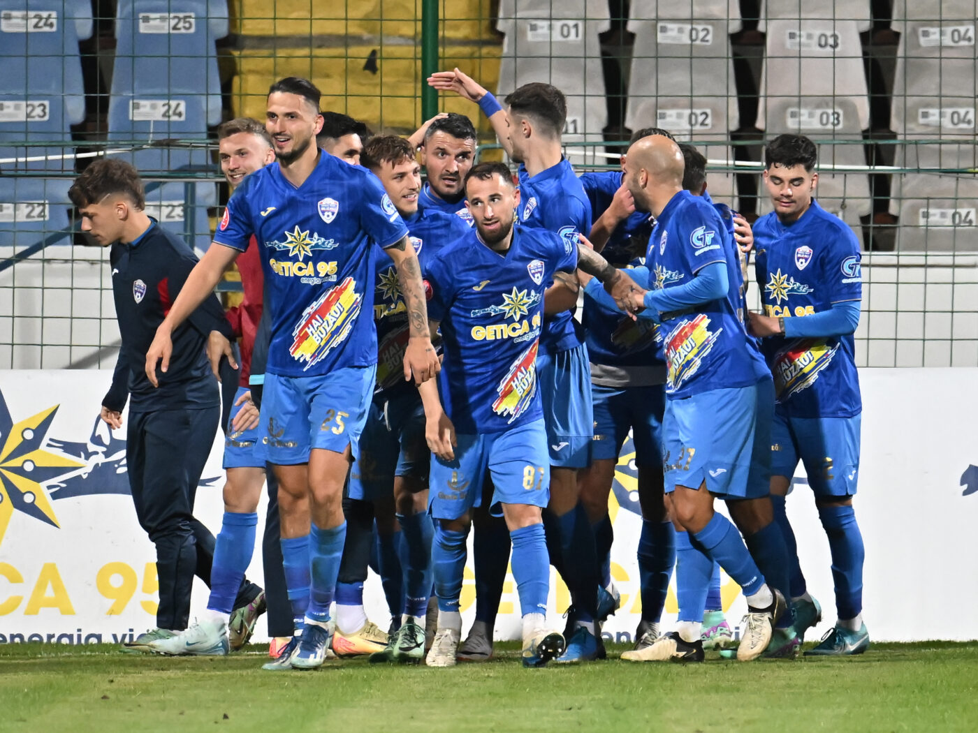 Reacție şocantă a antrenorului din Superliga! A rupt tăcerea despre situația critică a echipei: „Dacă facem noi două episoade, Las Fierbinți va avea probleme, facem audiență mai mare! Gata cu gunoiul sub preş”