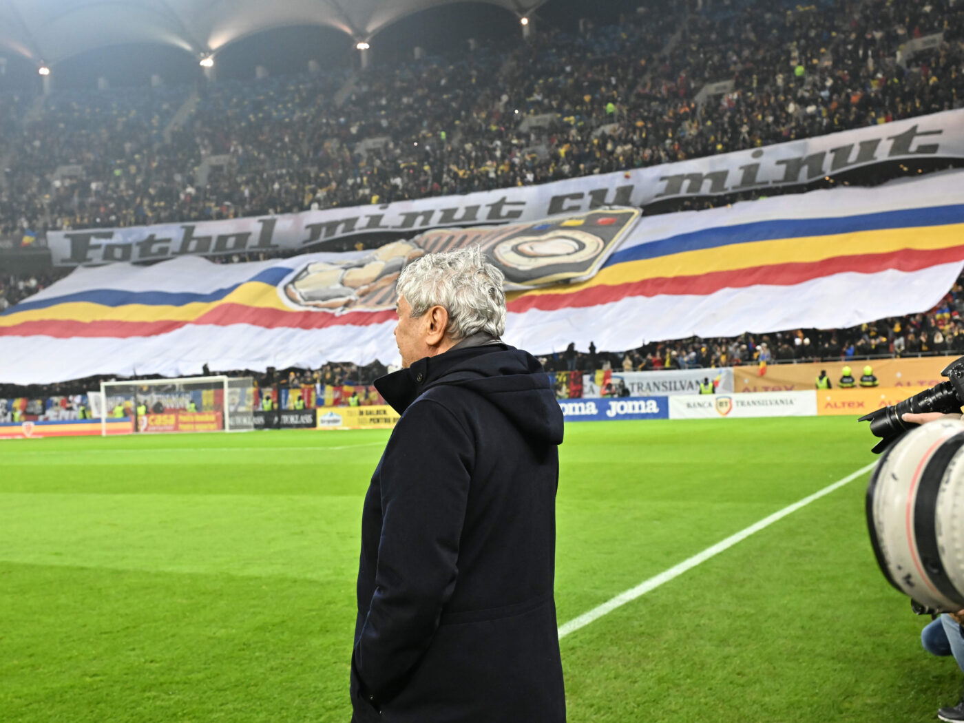 România şi Moldova încearcă să-şi fure fotbaliştii cu dublă cetățenie. Mircea Lucescu i-ar putea pierde pe atacantul dorit de Gigi Becali, pe stâlpul lui Dan Şucu şi pe fenomenul de la Barcelona