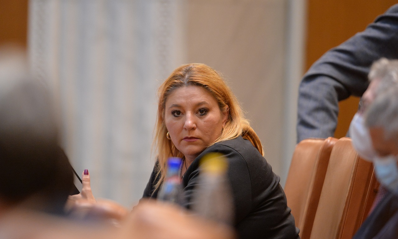 S-a ales praful definitiv de cariera de fotbalist a fiului senatoarei Diana Şoşoacă! Nu e bun nici pentru Liga 4: „E slăbuț! Şi calul aleargă”