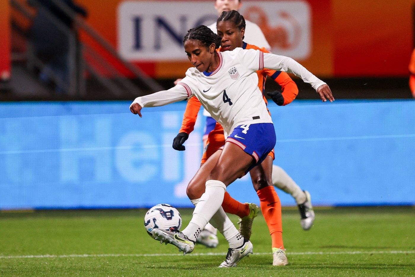S-a mai stabilit un record! Cine este prima fotbalistă care costă peste un milion de euro