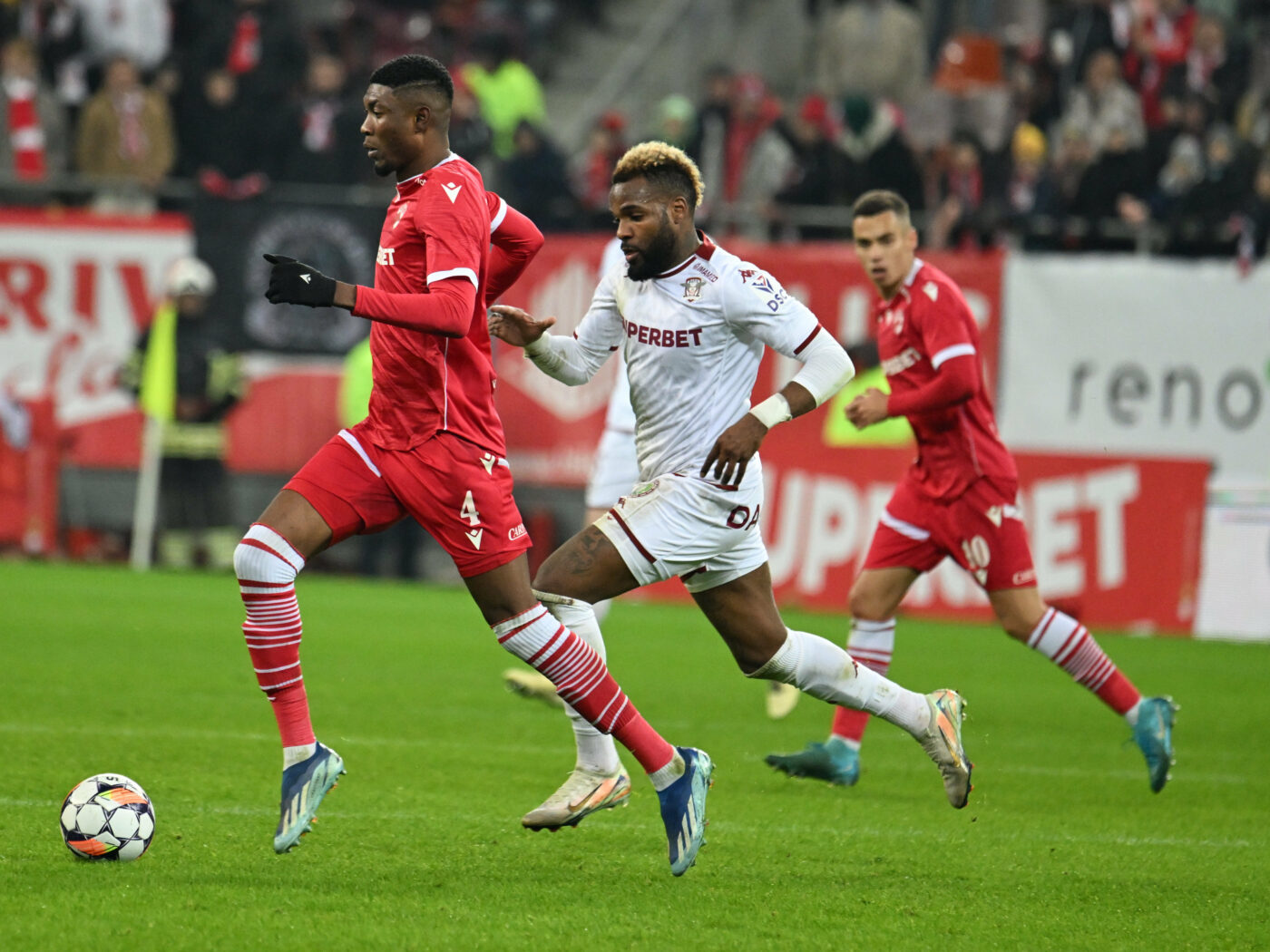 Salariile pe care nici Gigi Becali nu le dă la FCSB. Câți bani iau lunar Clinton N’Jie și Aaron Boupendza, fotbaliști transferați de Dan Șucu la solicitarea lui Marius Șumudică