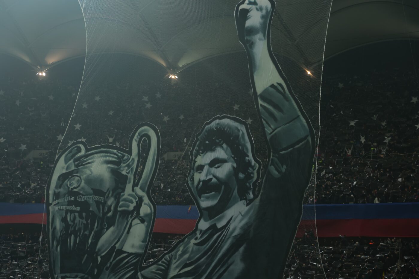 Scenografia cu Helmut Duckadam va face înconjurul Europei. Ce mesaj au afișat suporterii FCSB la meciul cu Manchester United